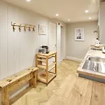 Host & - The Salt Nook Apartmán Whitby