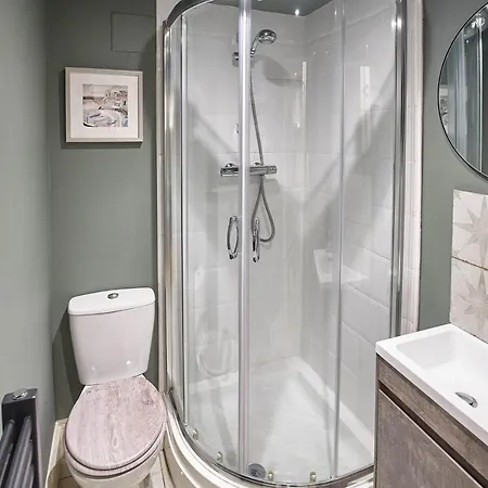 Host & - The Salt Nook Apartment Whitby